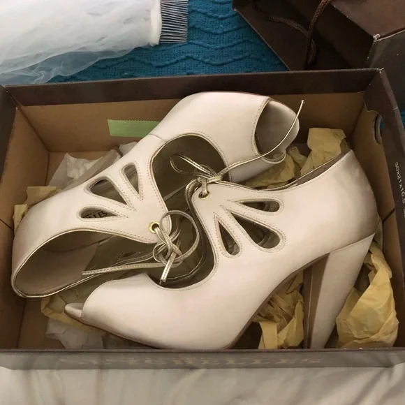 SEYCHELLES // Retro Heels - Picture 2 of 11